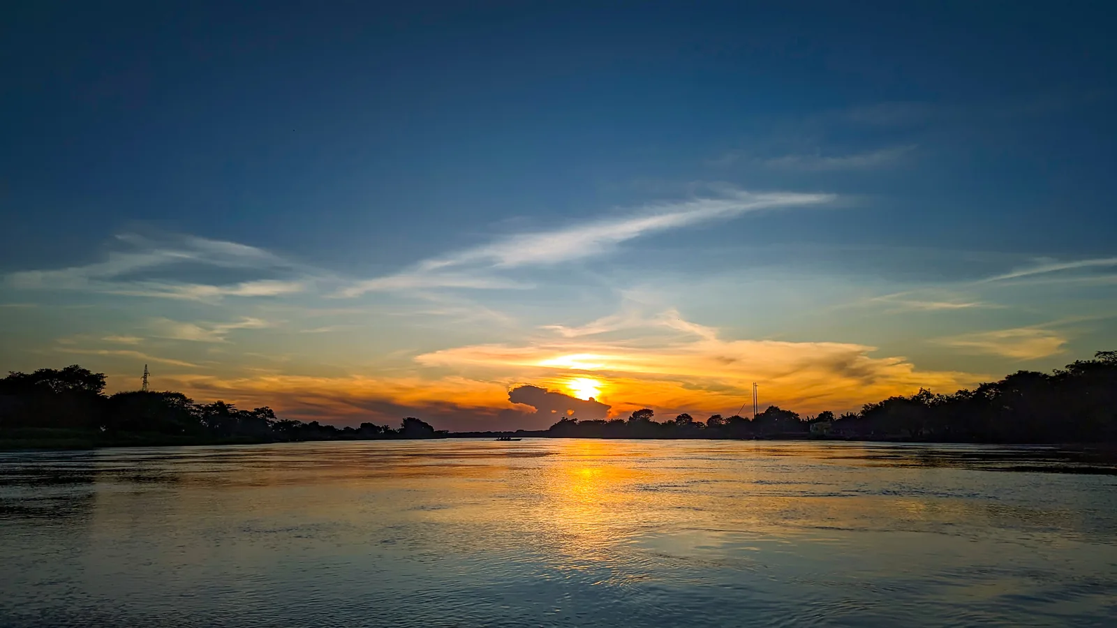 Atardecer sobre el paisaje fluvial de Mompox